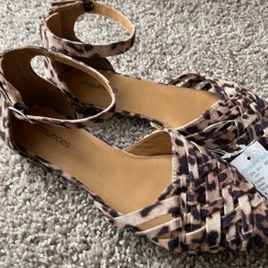 COPY - NWT Maurices leopard print flats